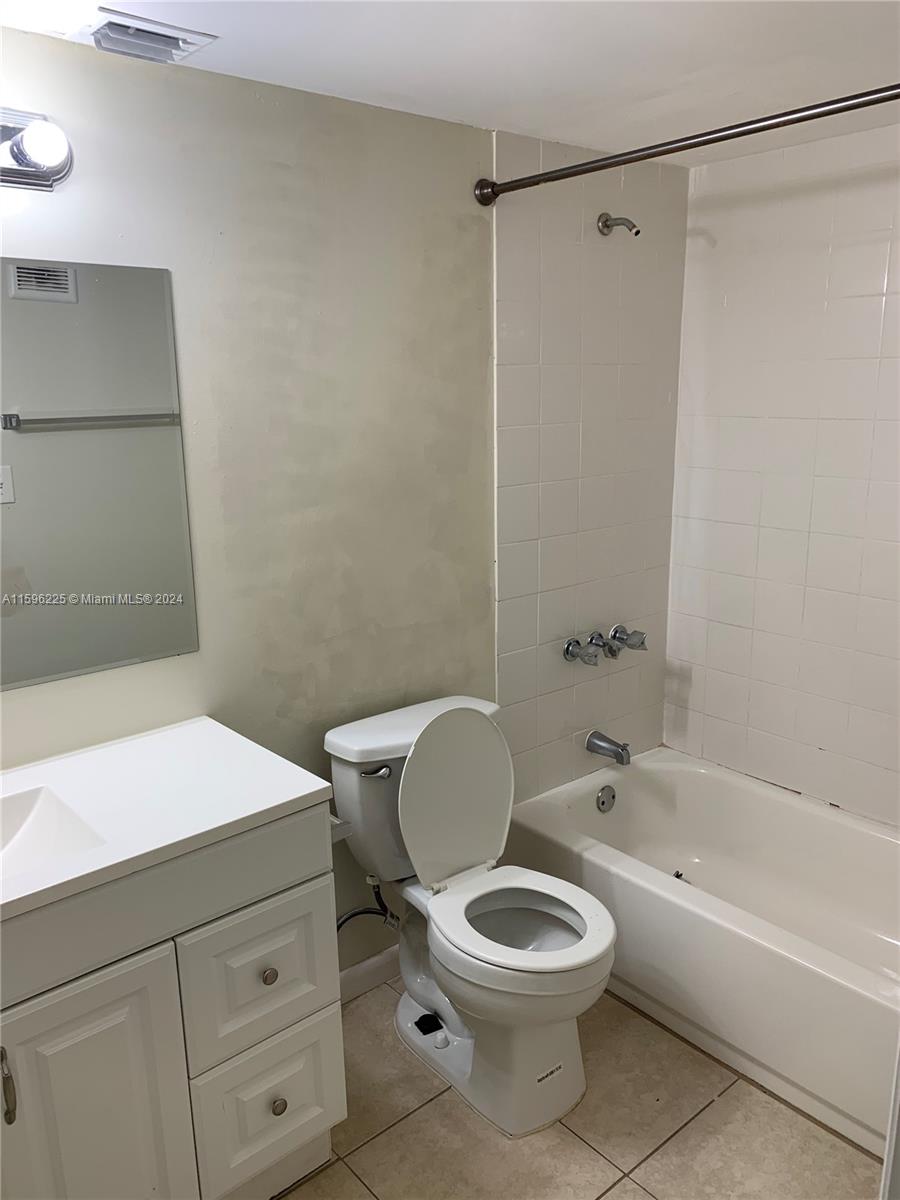 LAKESIDE CONDO AT LAUDERD - Residential