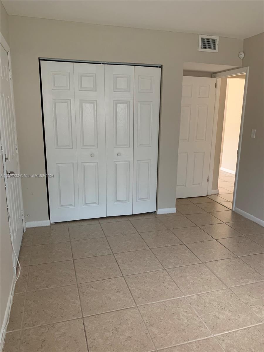 LAKESIDE CONDO AT LAUDERD - Residential