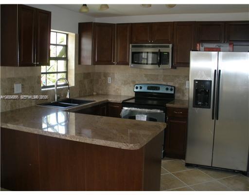 TOWNHOMES OF MONTEREY - Residential Lease