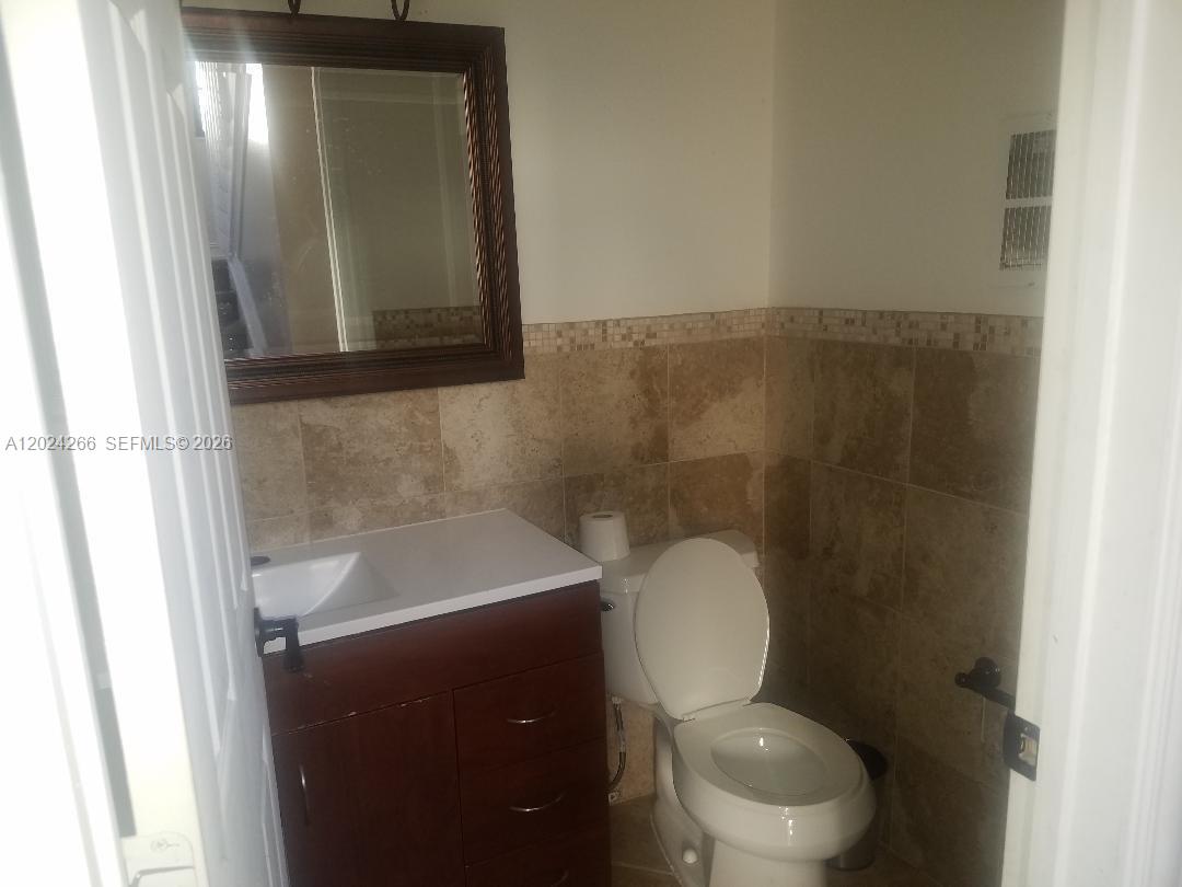 TOWNHOMES OF MONTEREY - Residential Lease