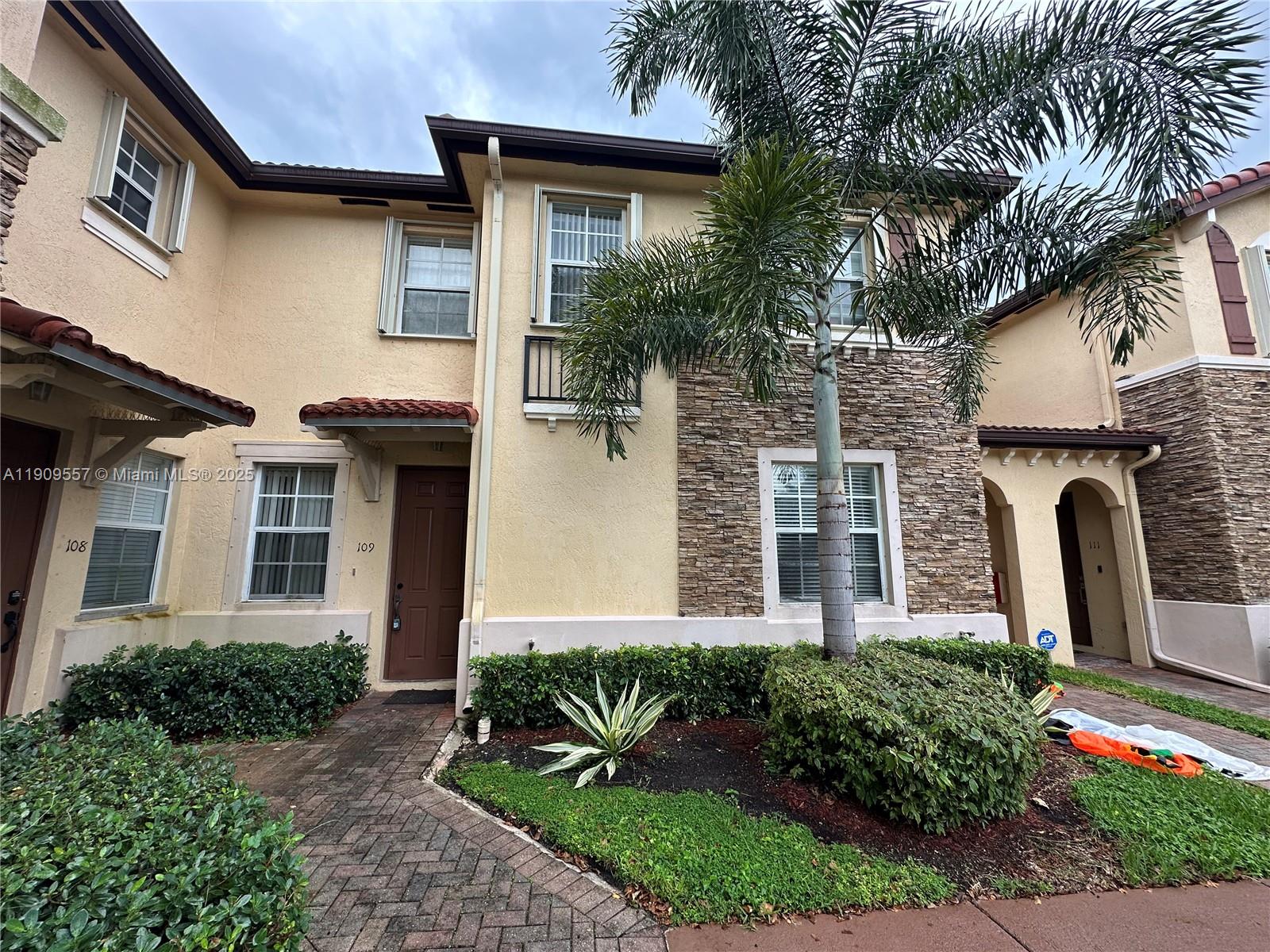 VILLAS AT CARMEL CONDO NO - Residential Lease