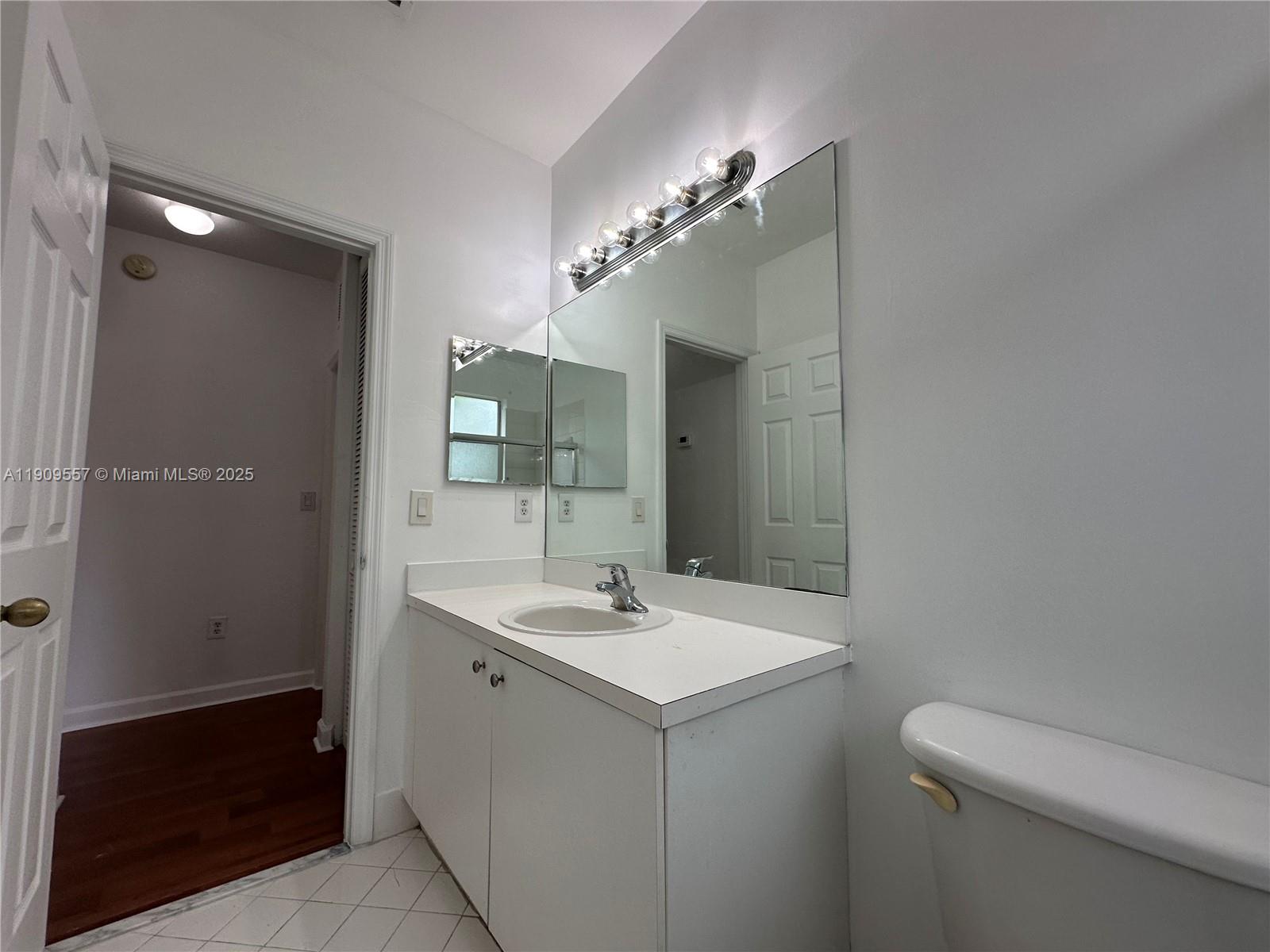 VILLAS AT CARMEL CONDO NO - Residential Lease