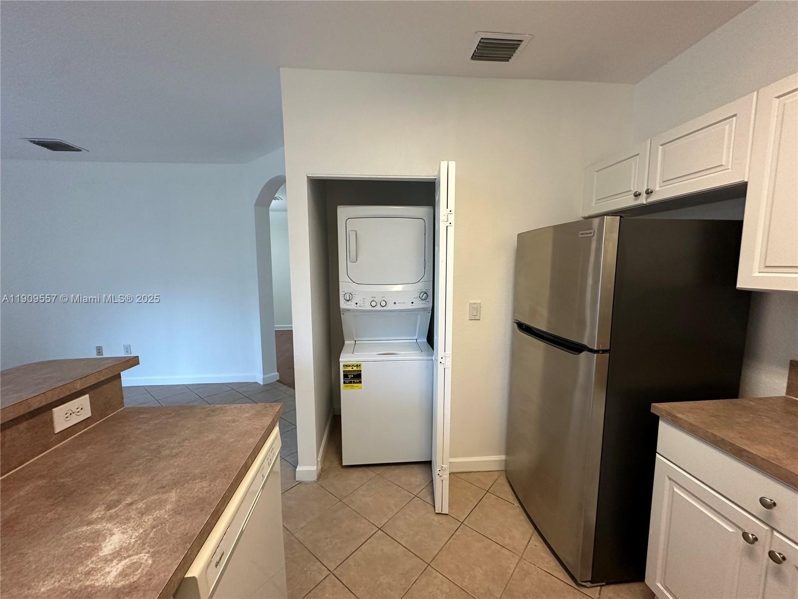 VILLAS AT CARMEL CONDO NO - Residential Lease