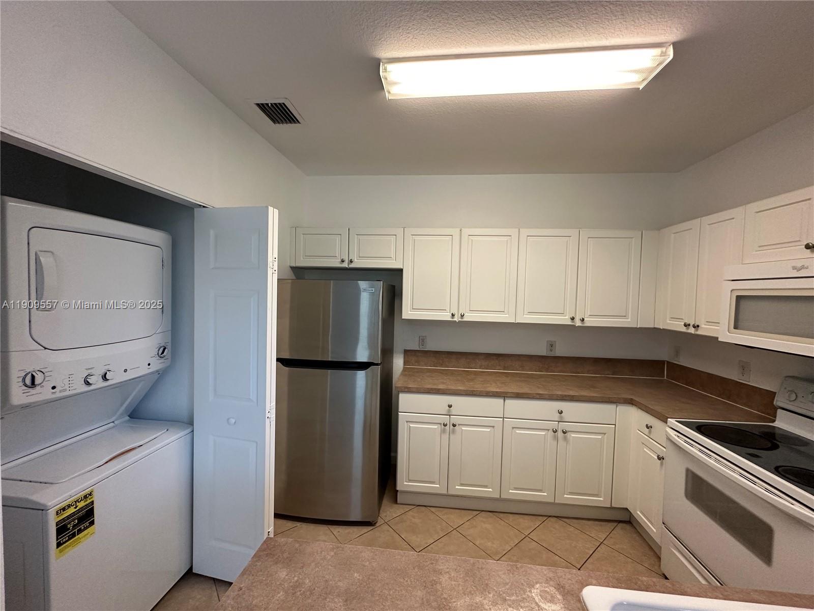 VILLAS AT CARMEL CONDO NO - Residential Lease