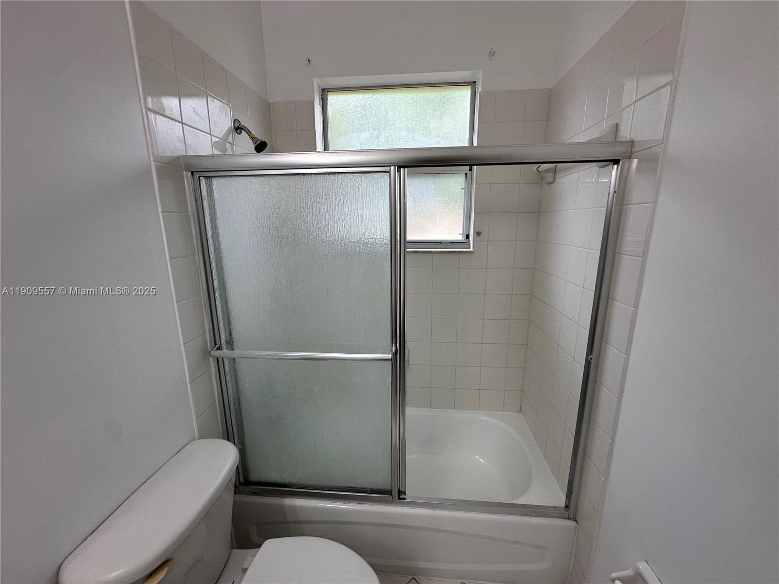 VILLAS AT CARMEL CONDO NO - Residential Lease