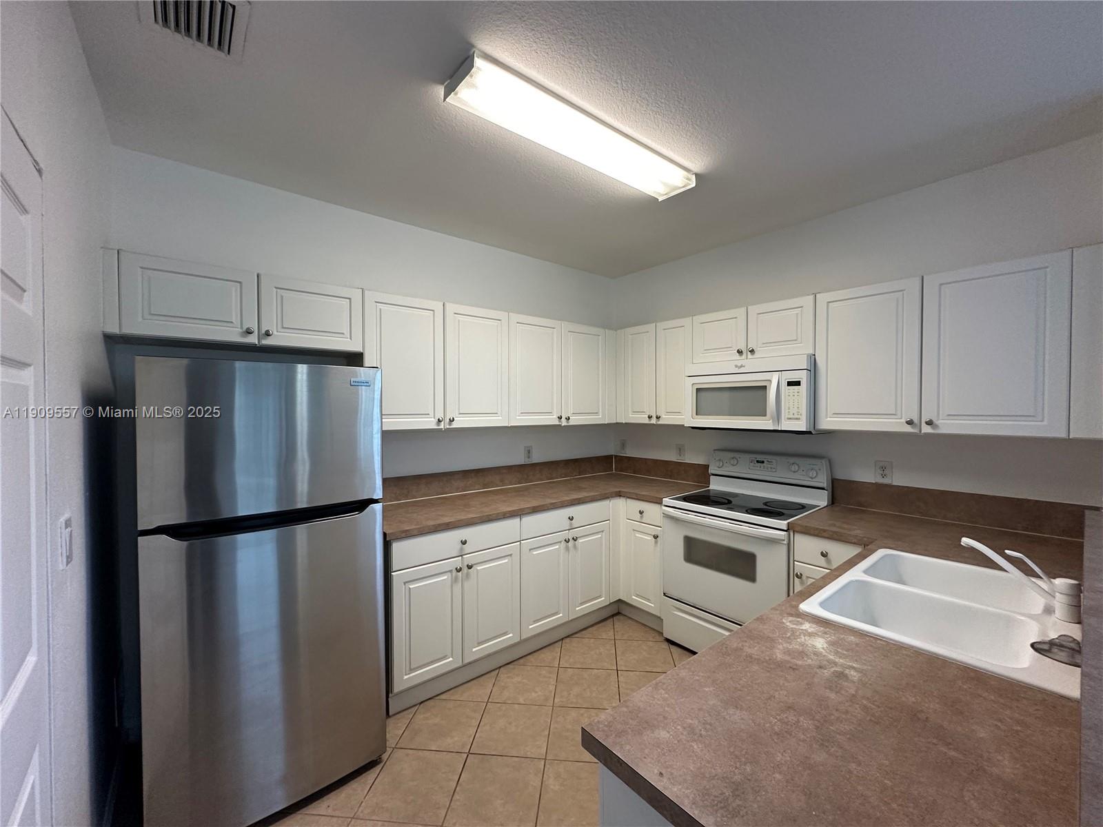 VILLAS AT CARMEL CONDO NO - Residential Lease