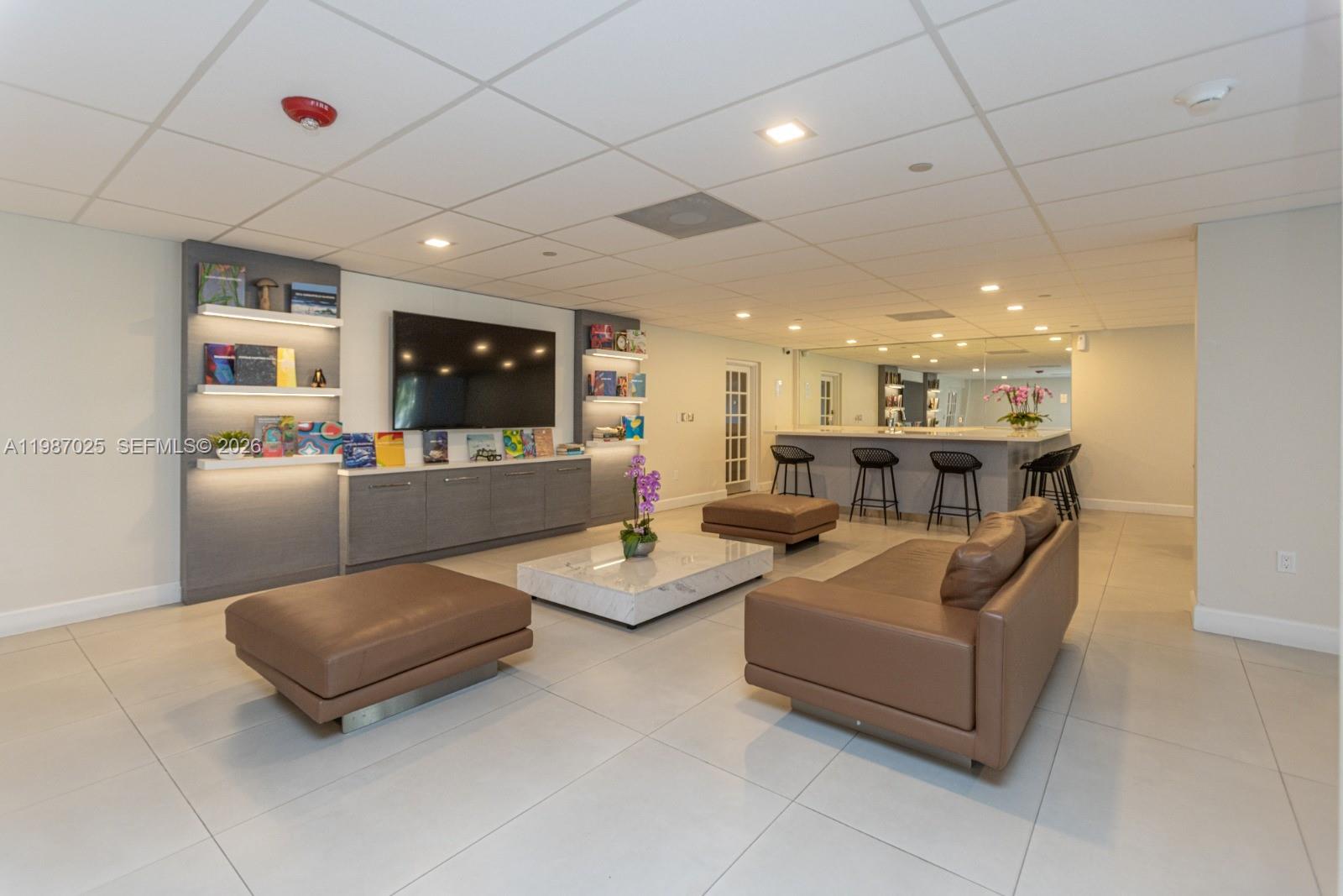 COMMODORE CLUB WEST CONDO - Residential