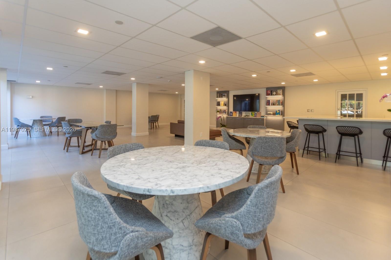 COMMODORE CLUB WEST CONDO - Residential