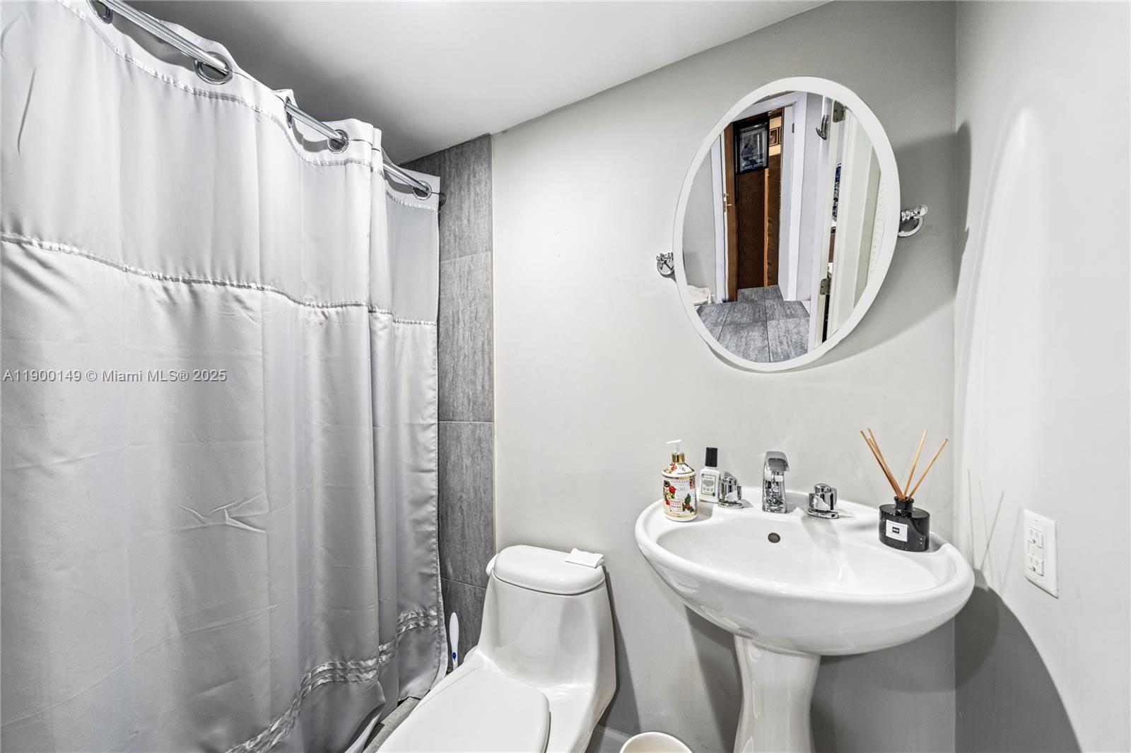 PLANTATION SECOND SEC REV - Residential Lease