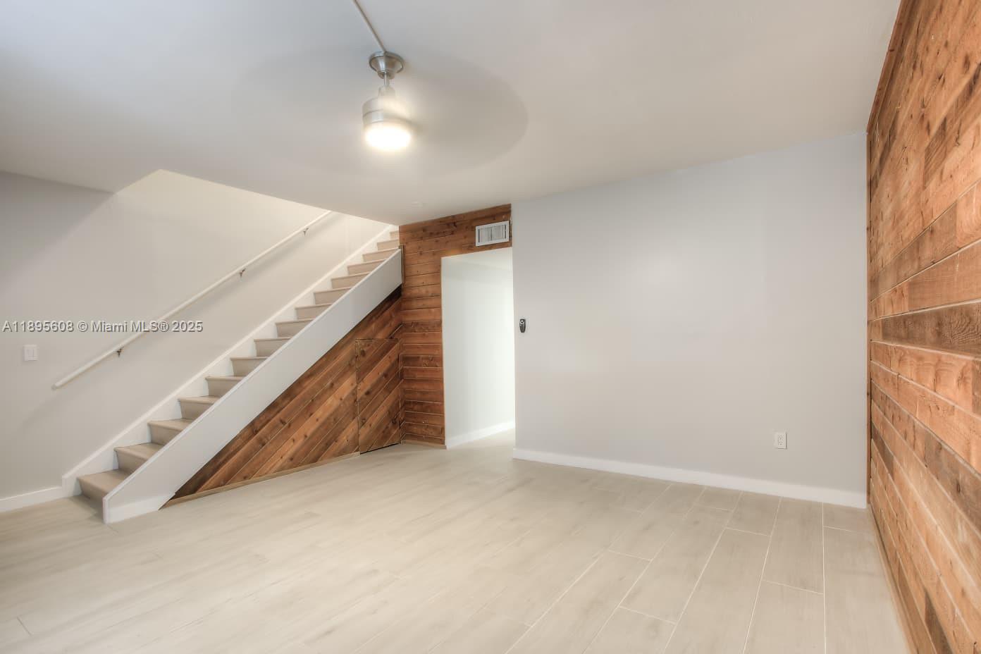 WOODLANDS TOWNHOUSE CONDO - Residential