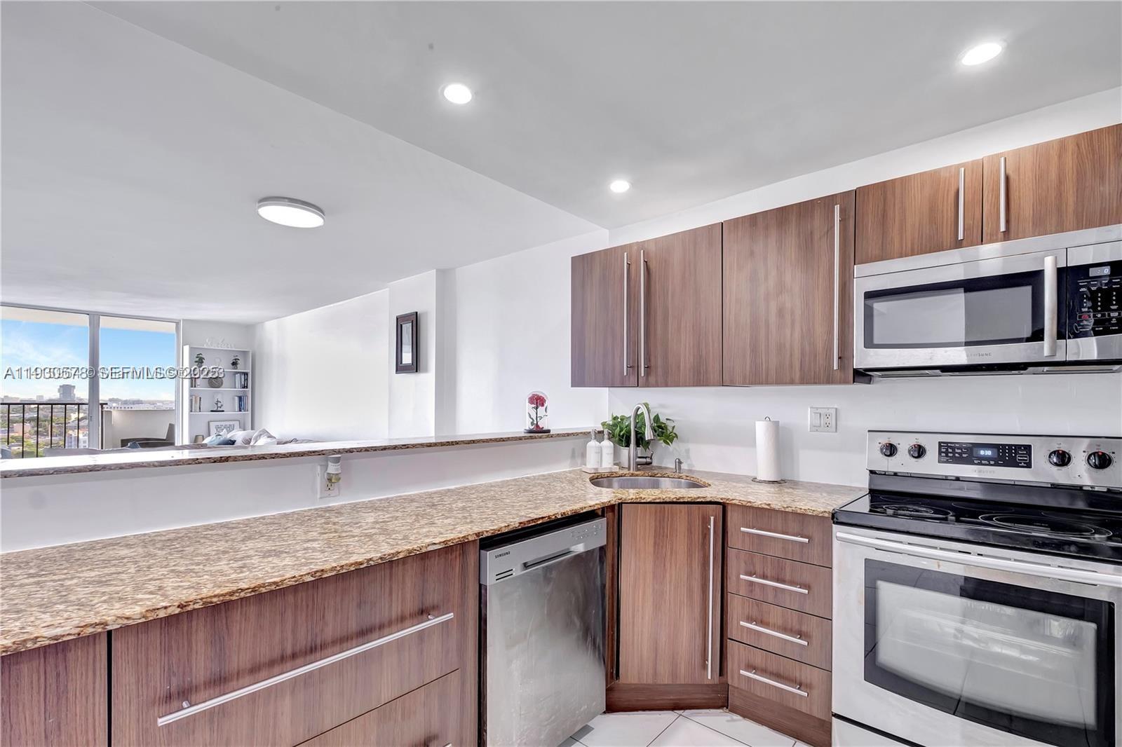 COMMODORE PLAZA CONDO - Residential Lease