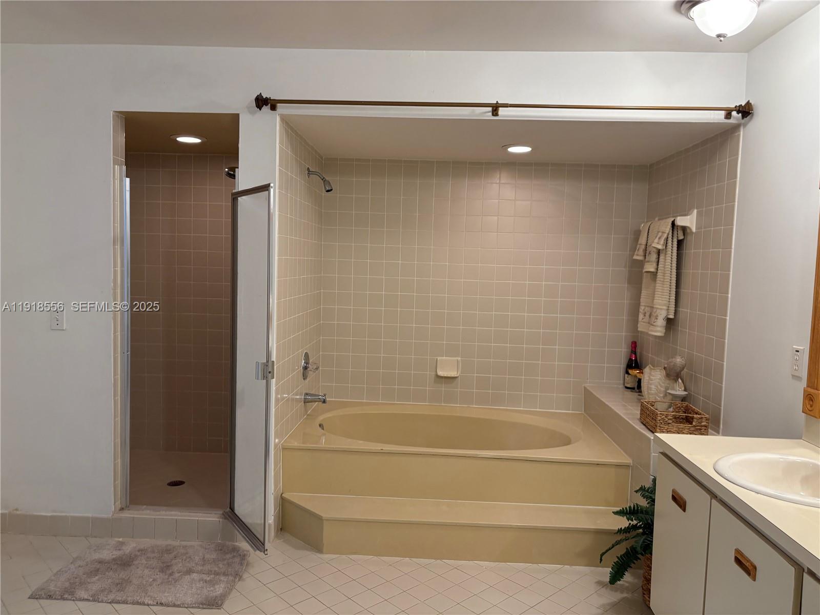 COUNTRY LAKE PARK 1ST ADD - Residential