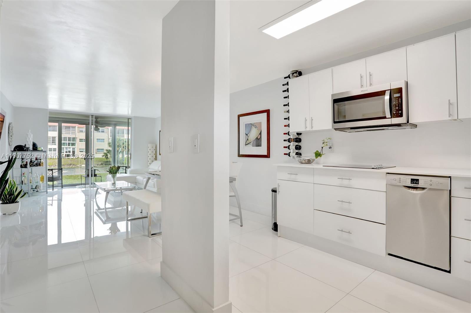 2931 E Sunrise Lakes Dr 109