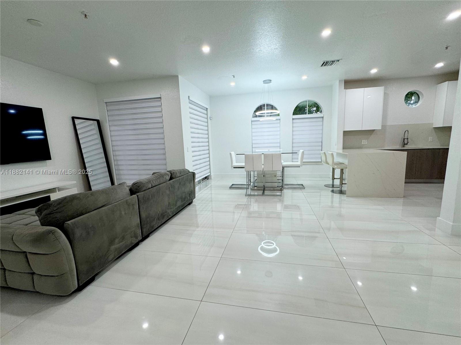 COURTYARDS TWO CONDO - Residential Lease