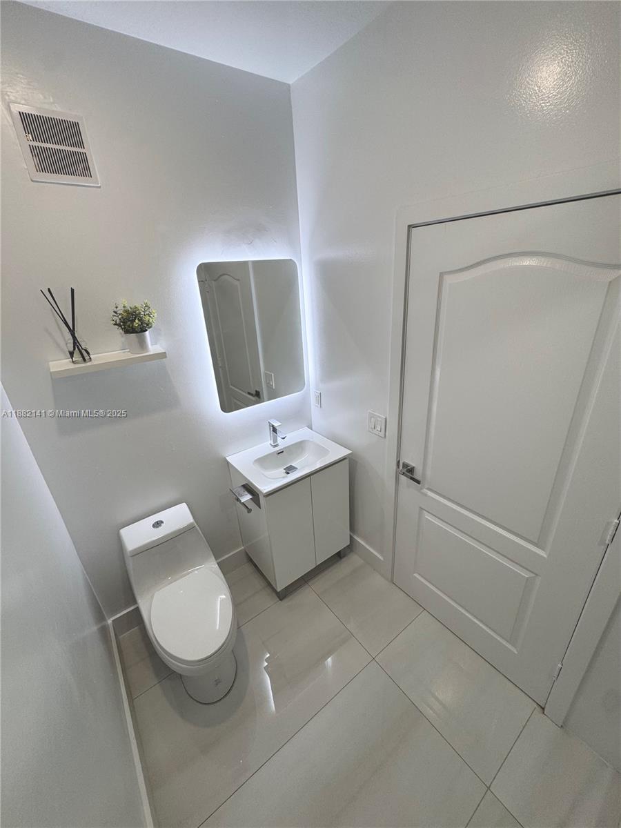 COURTYARDS TWO CONDO - Residential Lease