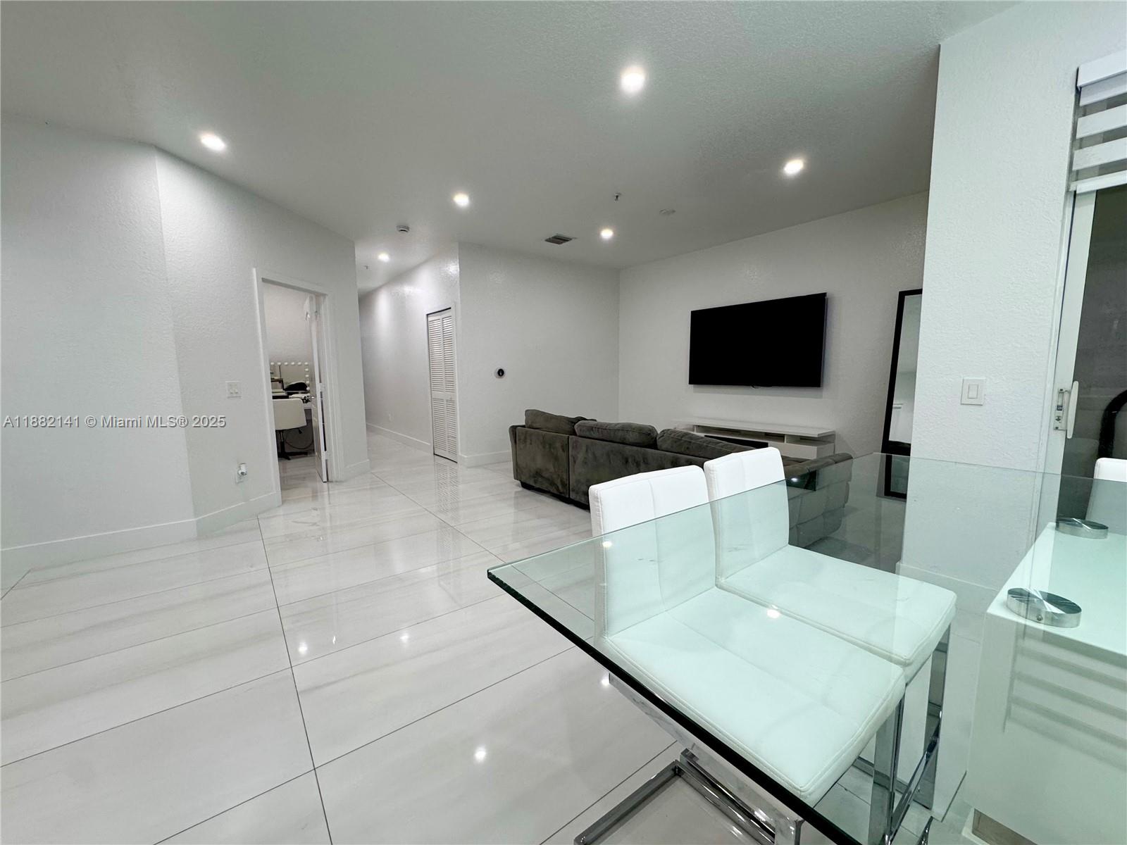 COURTYARDS TWO CONDO - Residential Lease