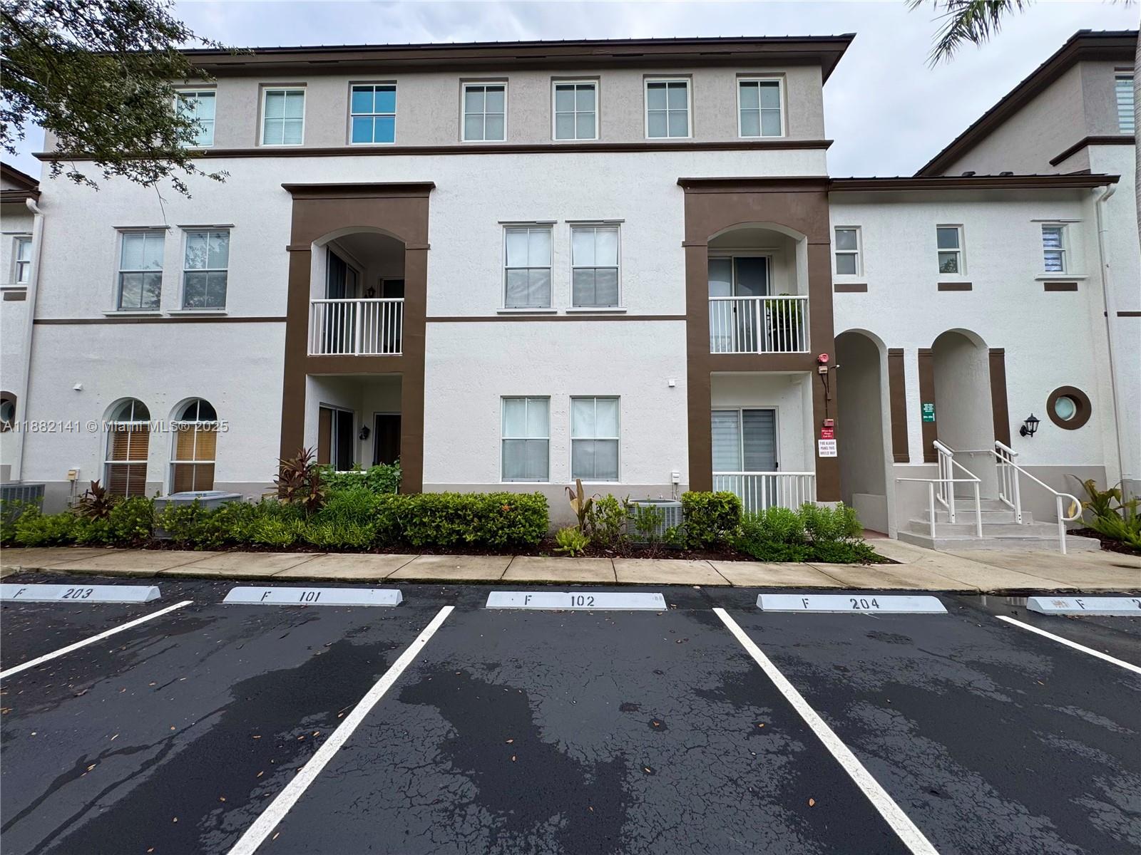 COURTYARDS TWO CONDO - Residential Lease