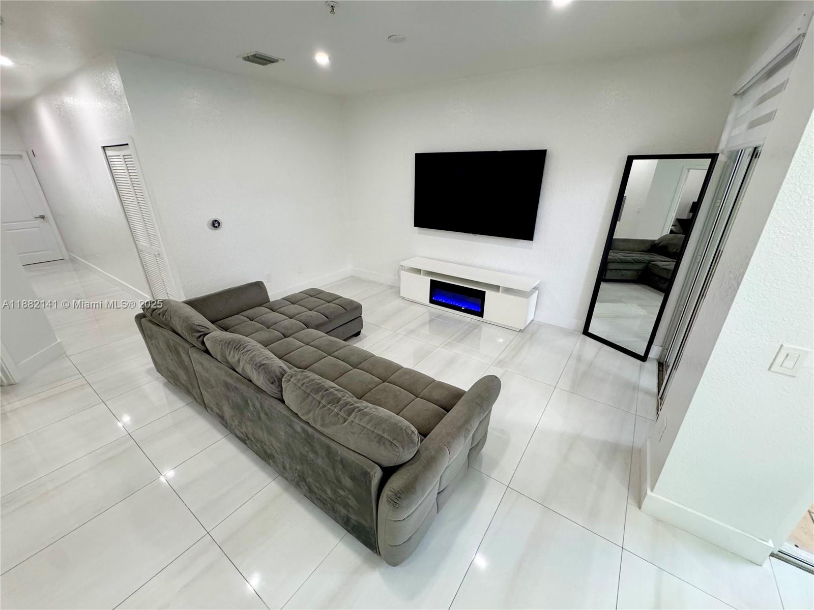 COURTYARDS TWO CONDO - Residential Lease