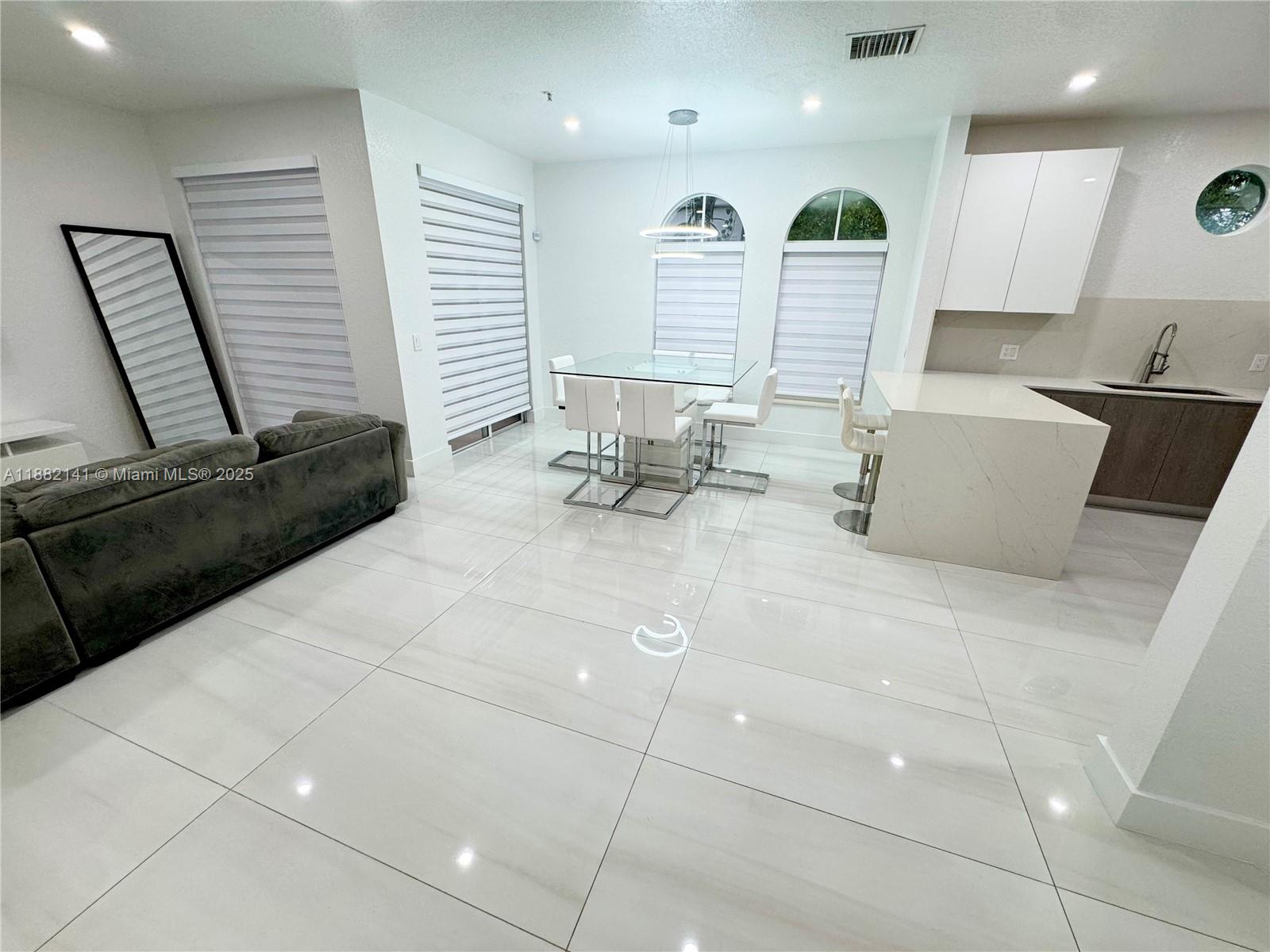 COURTYARDS TWO CONDO - Residential Lease