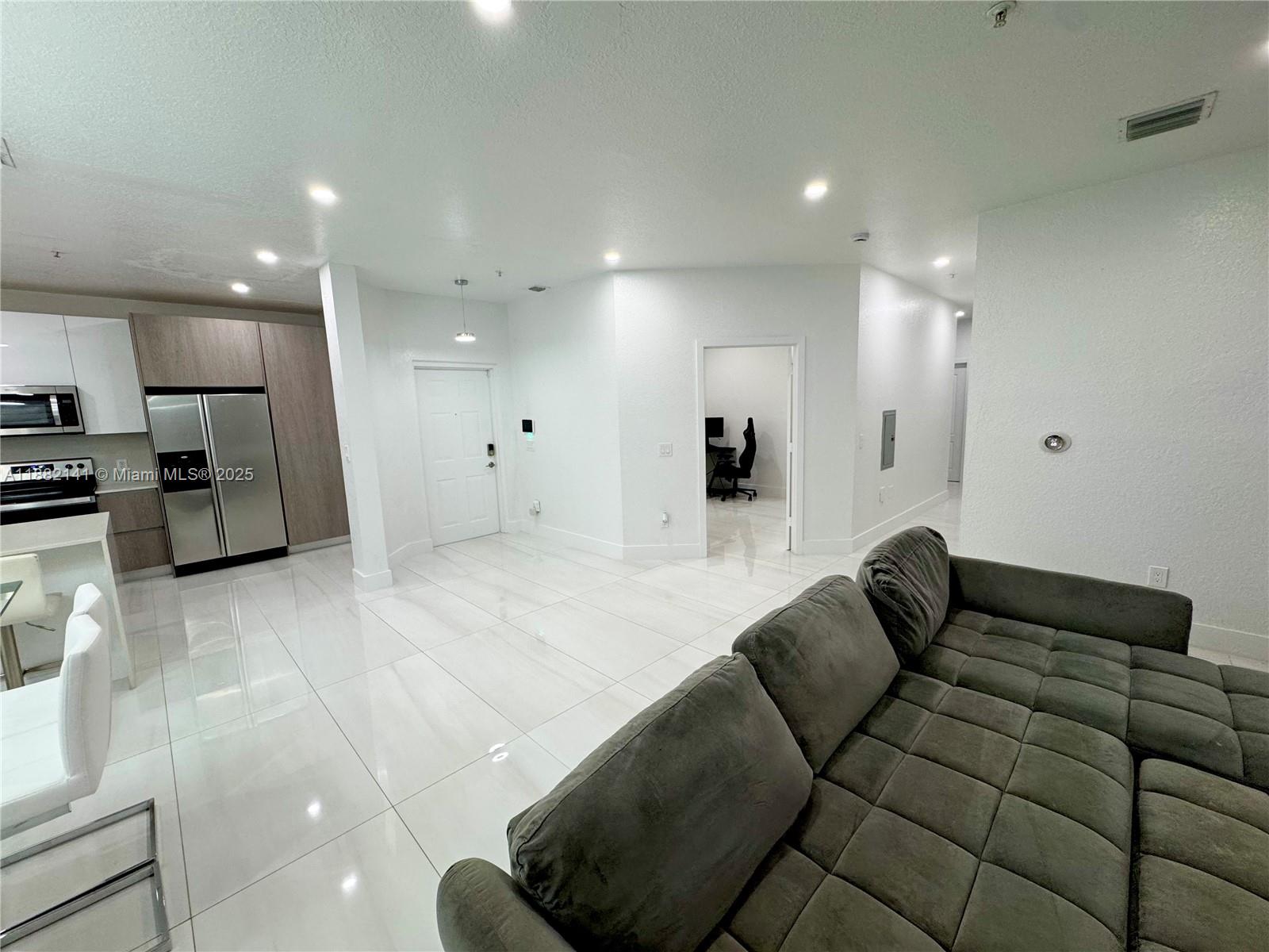 COURTYARDS TWO CONDO - Residential Lease