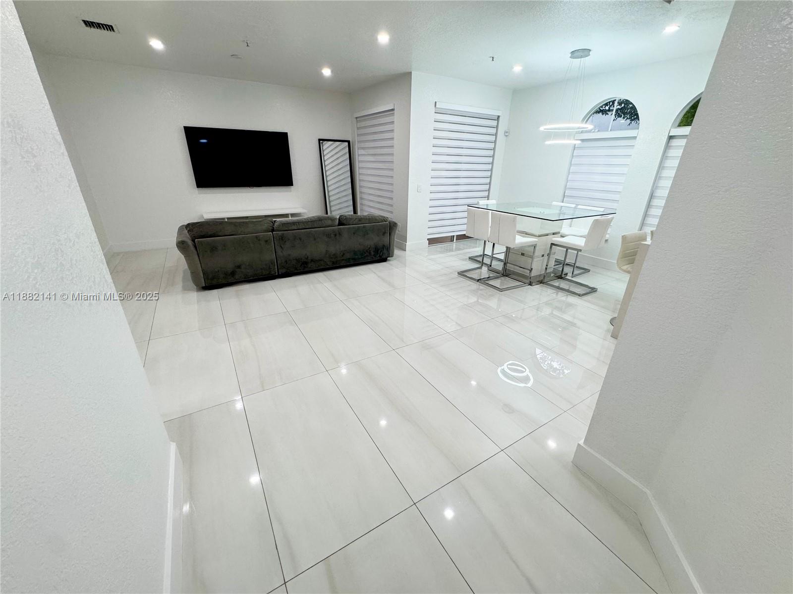 COURTYARDS TWO CONDO - Residential Lease