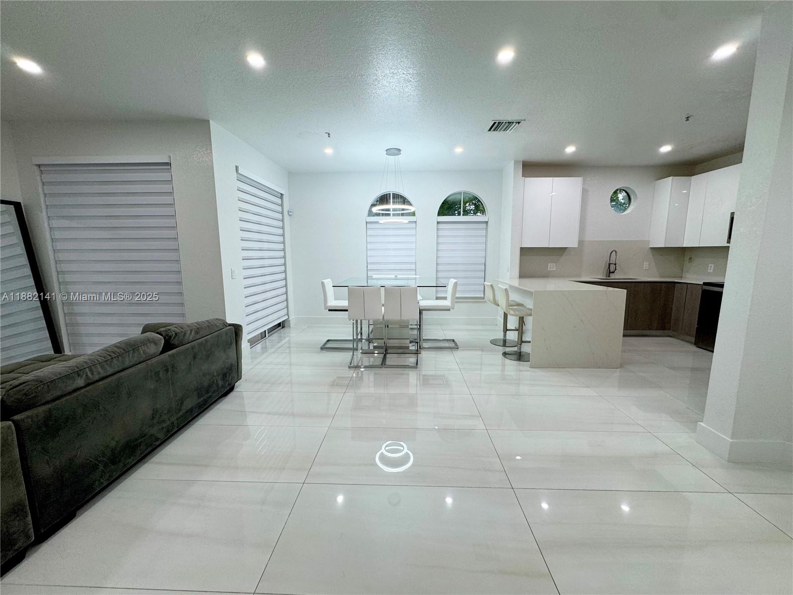 COURTYARDS TWO CONDO - Residential Lease