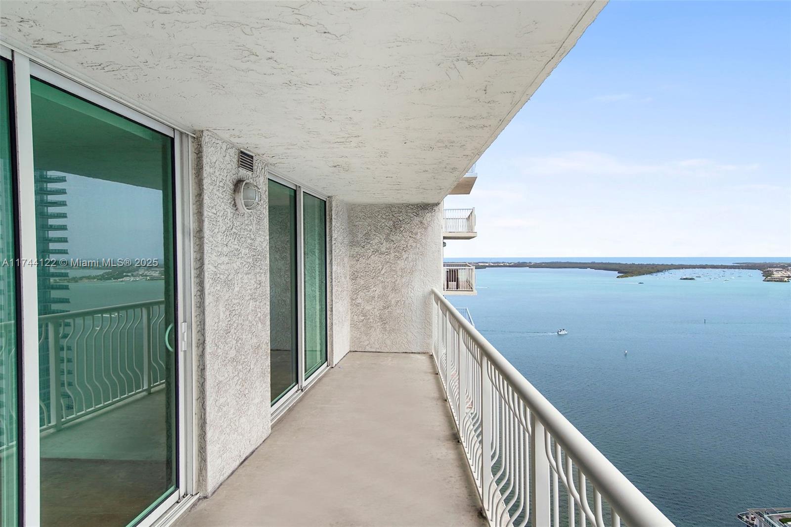 Property for Sale at 1200 Brickell Bay Dr 3605, Miami, Broward County, Florida - Bedrooms: 1 
Bathrooms: 1  - $438,800