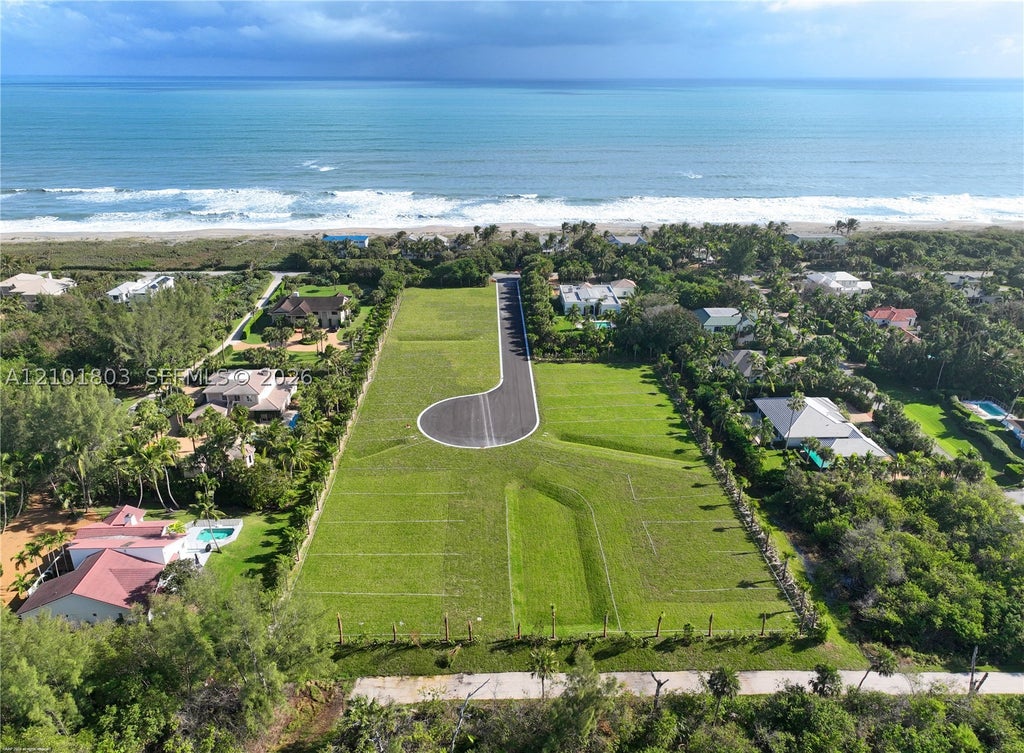 Photo of 4 Bon Aire Desire Ave, Jupiter Island, FL 33455 (MLS # A12101803)