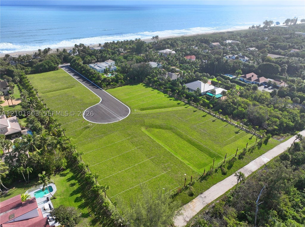 Photo of 4 Bon Aire Desire Ave, Jupiter Island, FL 33455 (MLS # A12101803)