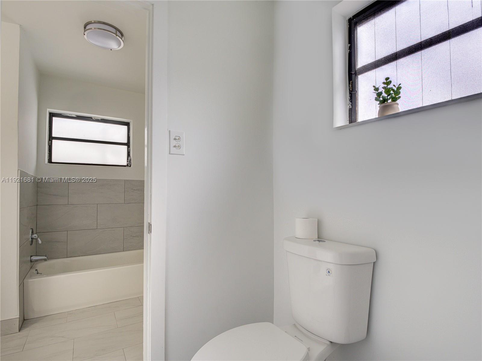 HOLLYWOOD LITTLE RANCHES - Residential