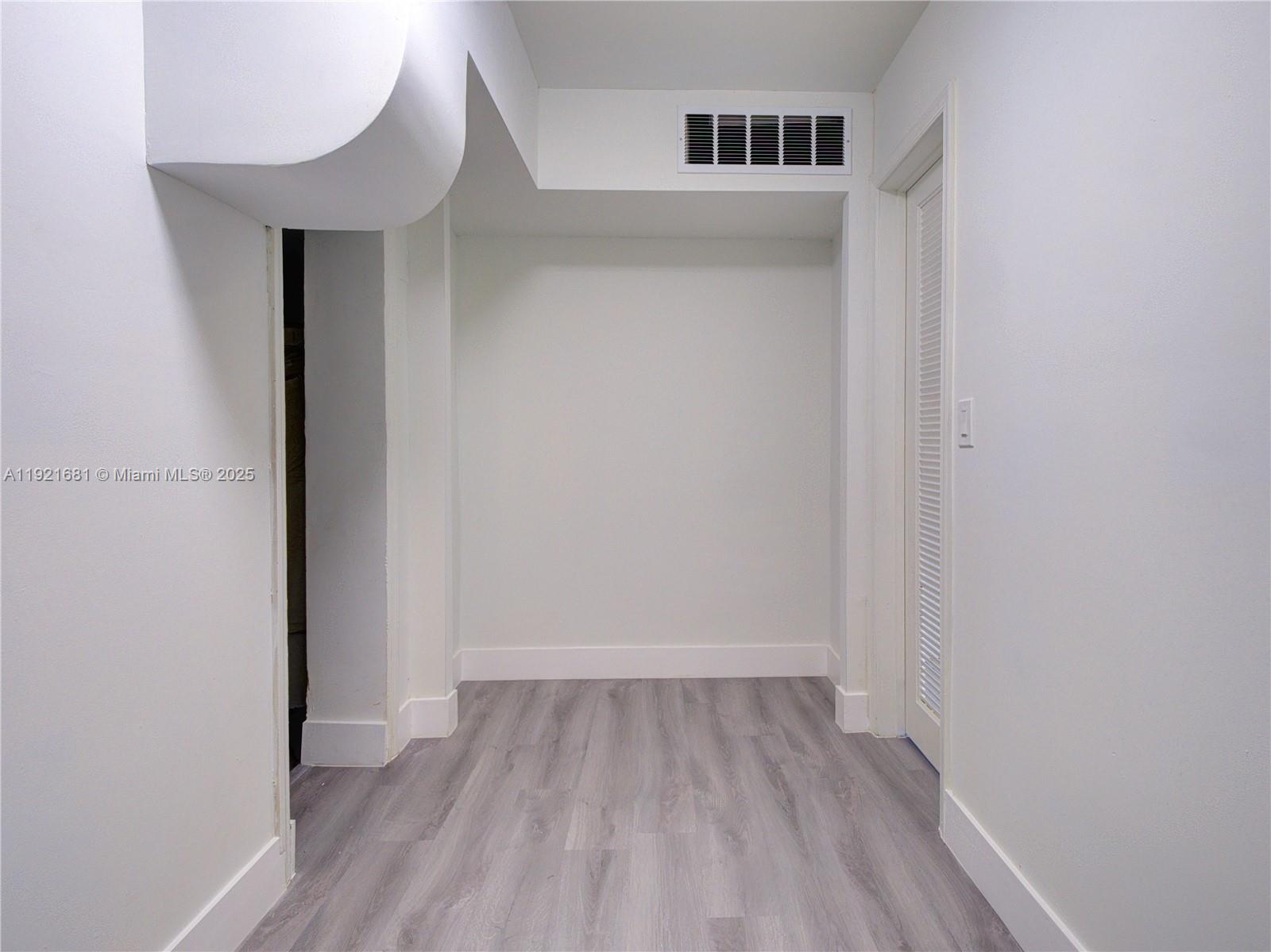 HOLLYWOOD LITTLE RANCHES - Residential