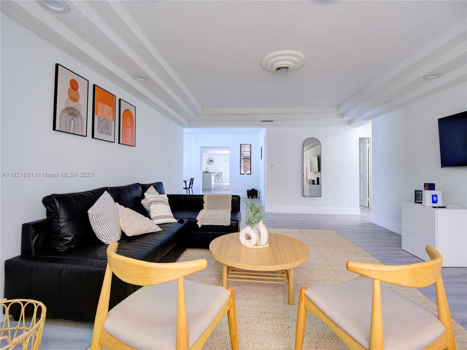 HOLLYWOOD LITTLE RANCHES - Residential