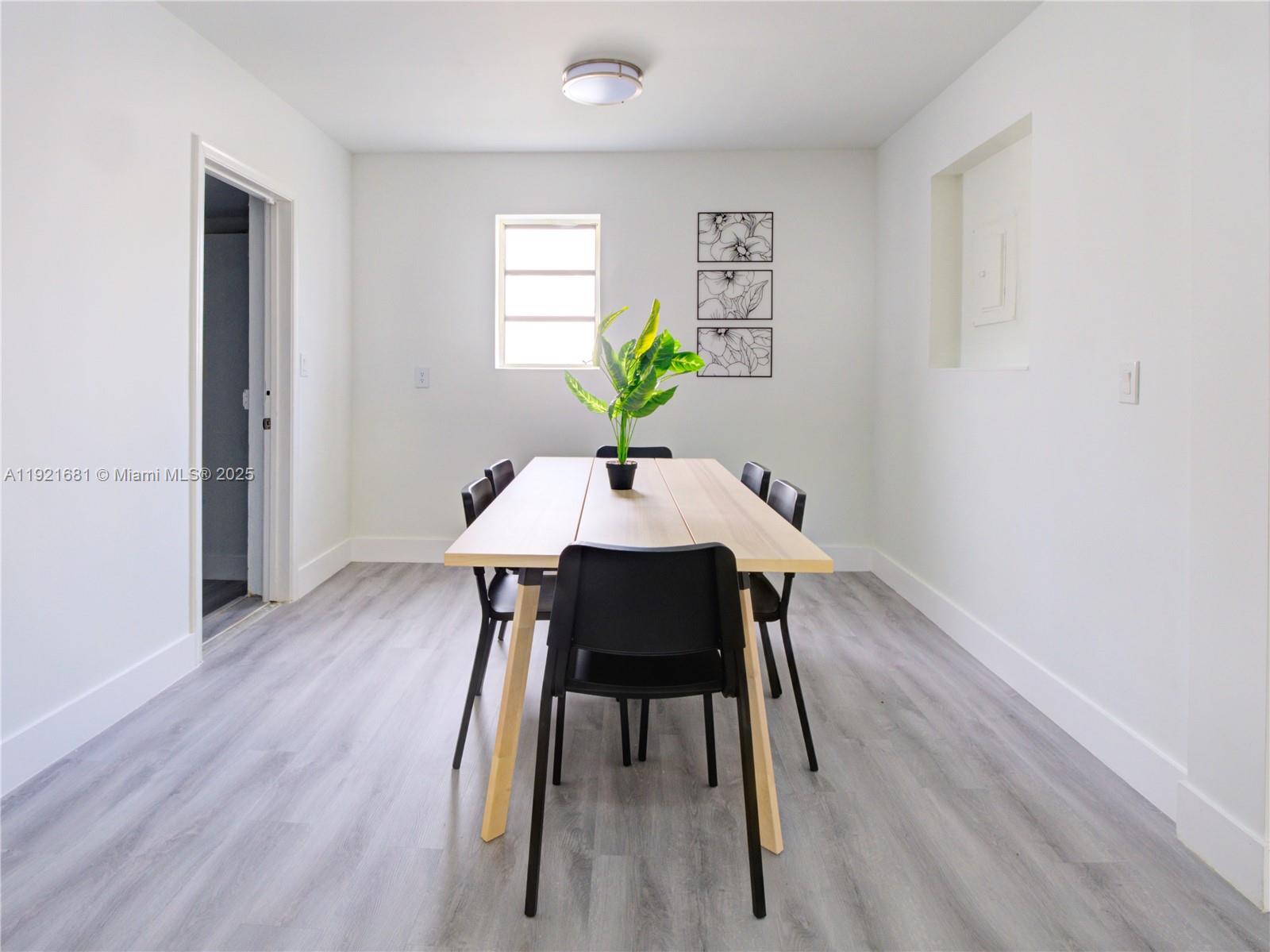 HOLLYWOOD LITTLE RANCHES - Residential