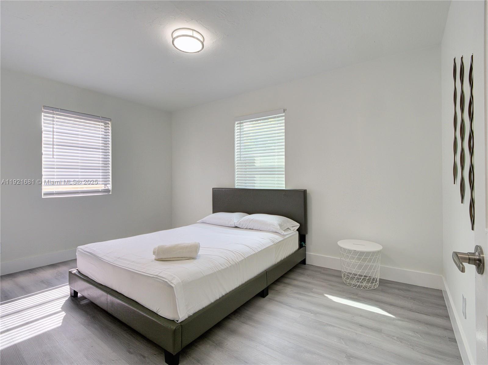 HOLLYWOOD LITTLE RANCHES - Residential