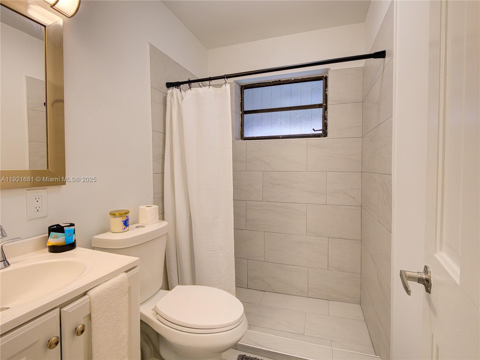 HOLLYWOOD LITTLE RANCHES - Residential