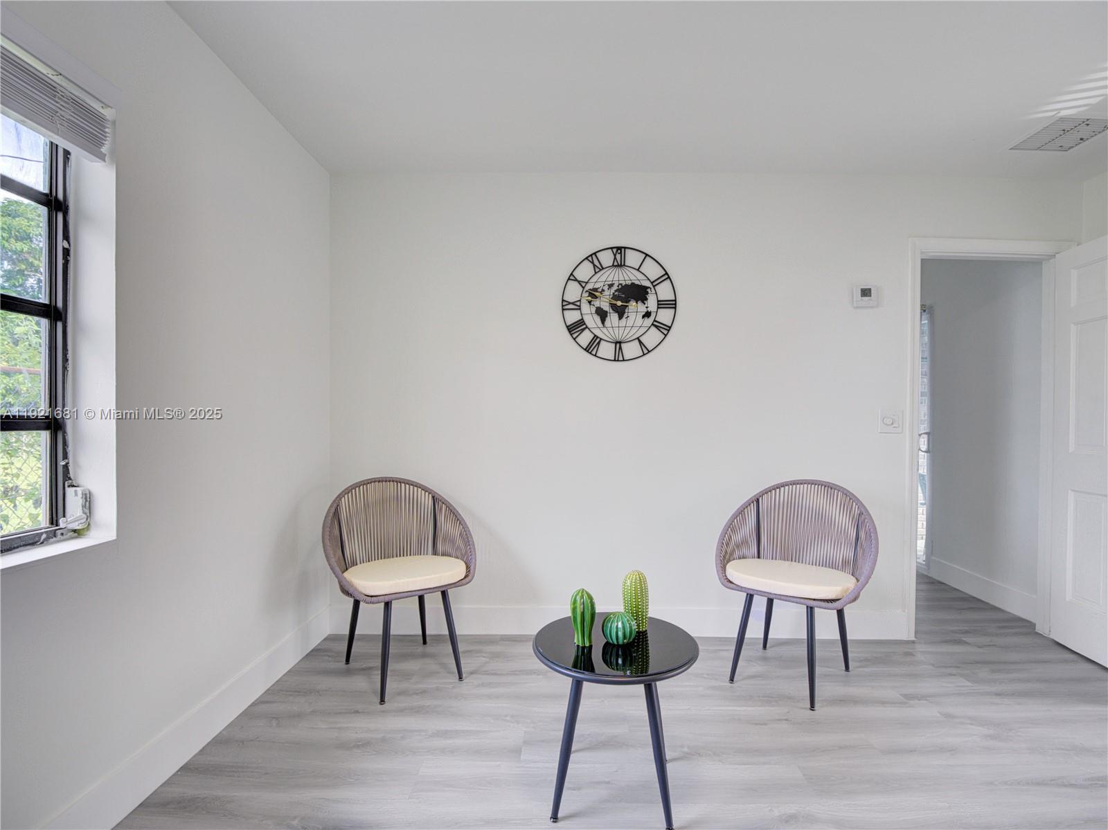 HOLLYWOOD LITTLE RANCHES - Residential