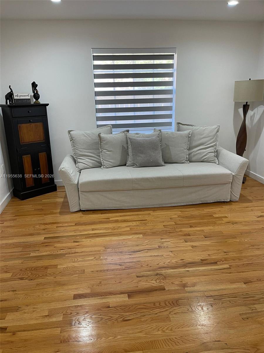 RIVERDALE - Residential