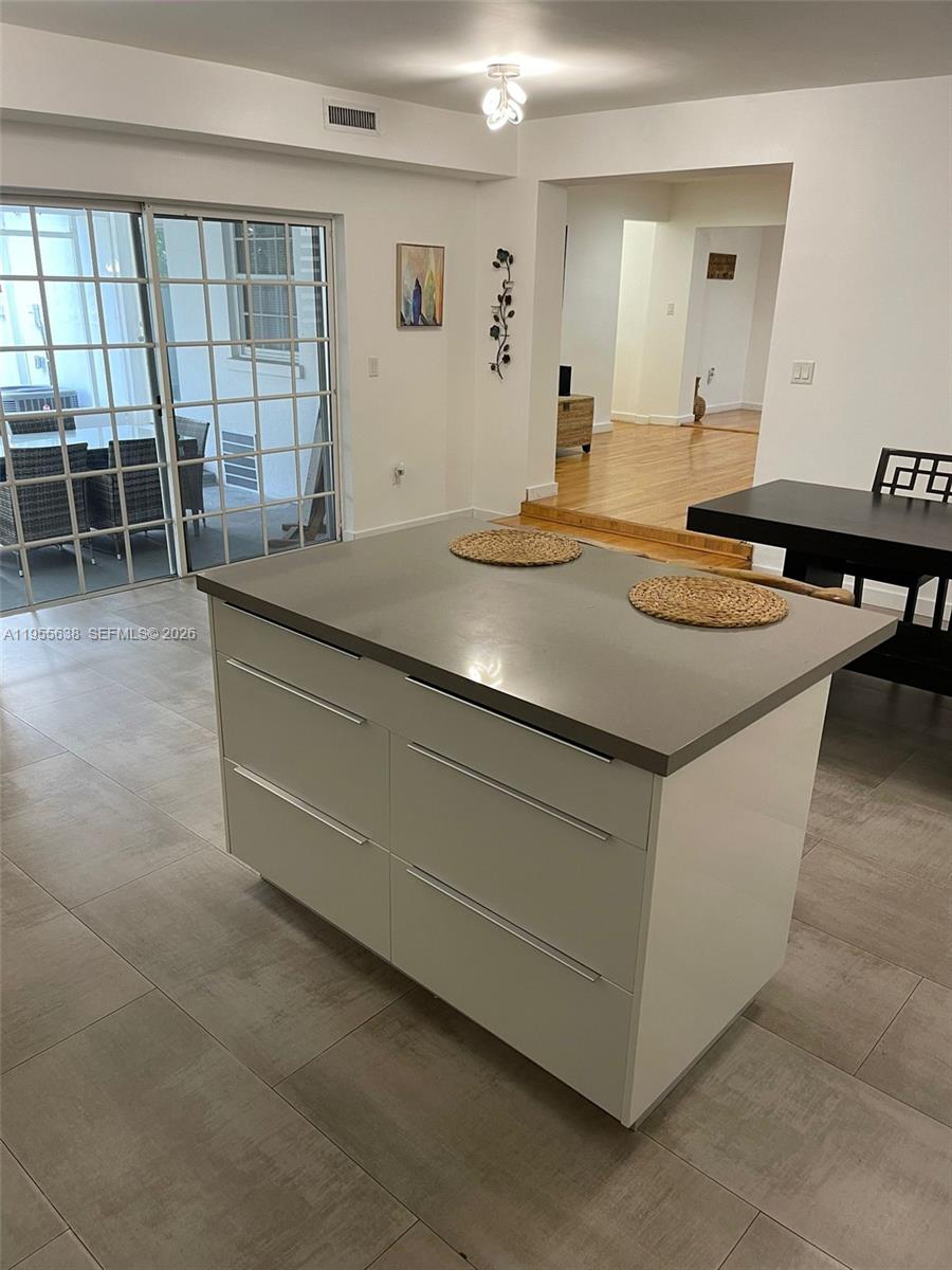 RIVERDALE - Residential