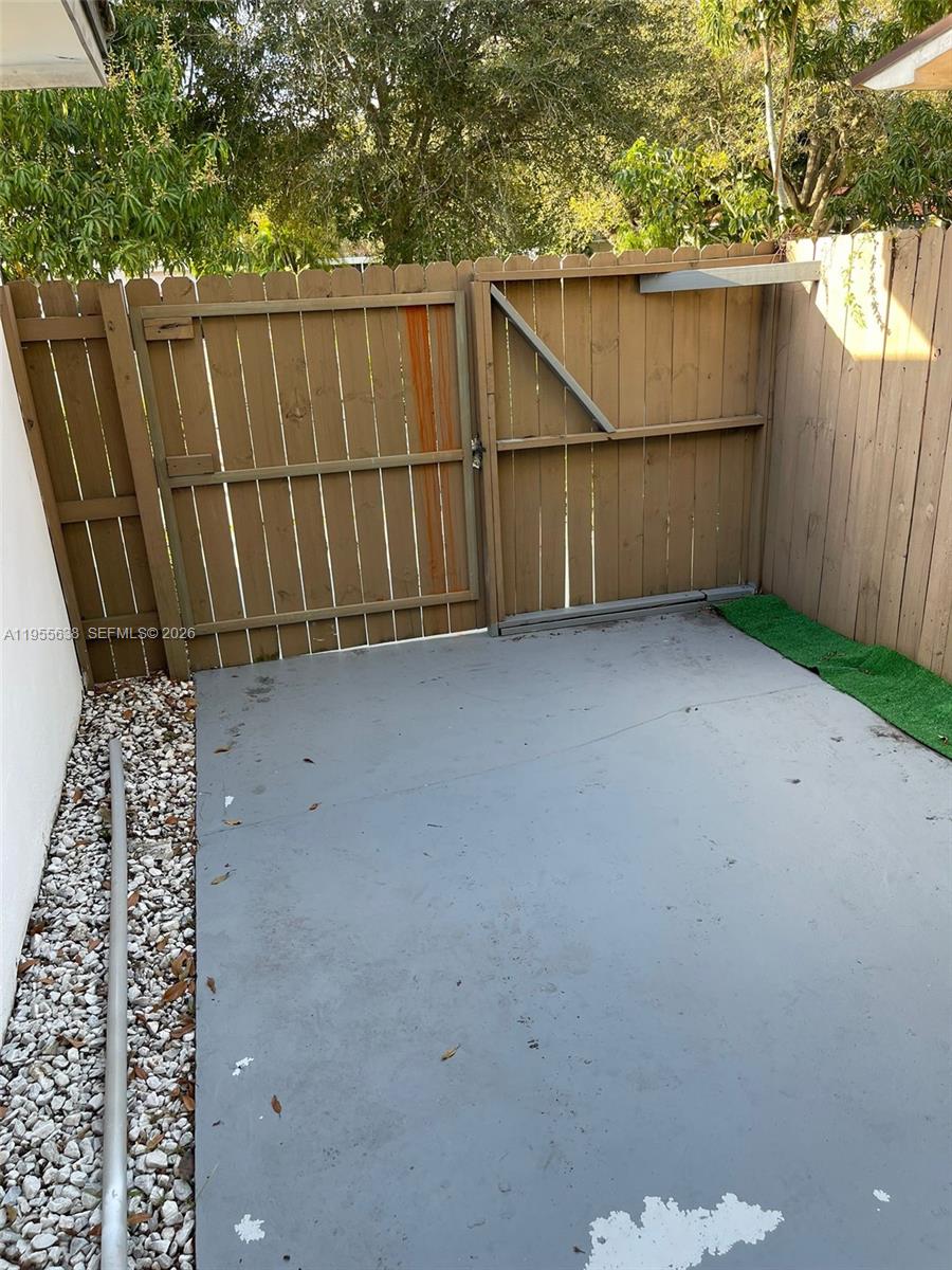 RIVERDALE - Residential