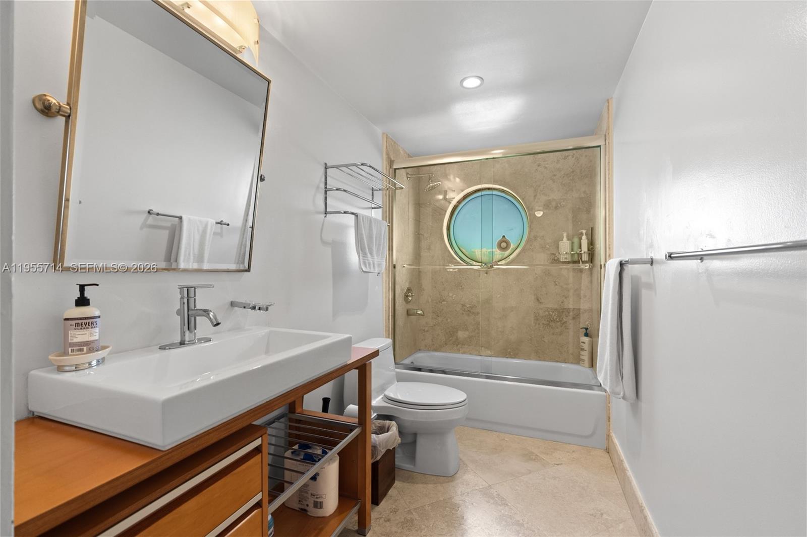 1000 ISL BLVD WILLIAMS IS - Residential