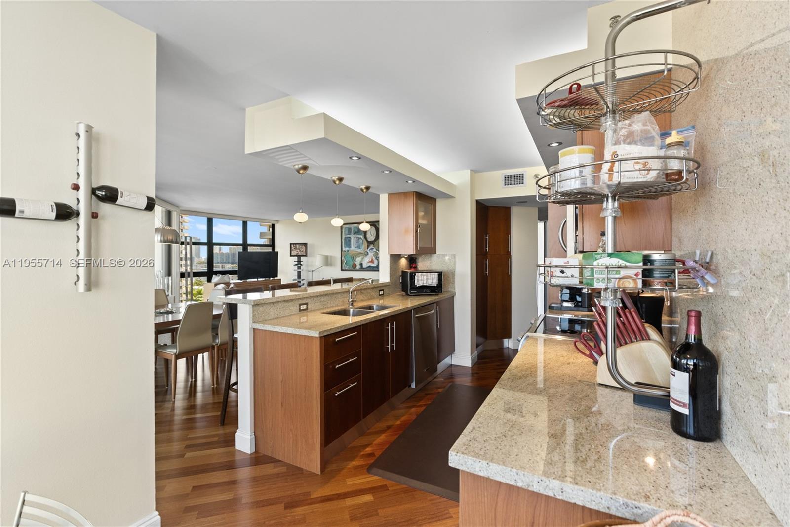 1000 ISL BLVD WILLIAMS IS - Residential