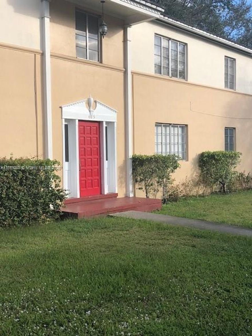 CORAL GABLES 2ND FLOOR UNIT, 2 BEDROOMS, 1 BATH, SPACIOUS LIVING AREA, LAMINATE WOOD FLOORS, FRESHLY PAINTED. LAUNDRY FACILITIES ON-SITE. WALK TO CORAL GABLES YOUTH CENTER, LIBRARY, BILTMORE HOTEL. MINUTES TO MERRICK PARK & CORAL GABLES HIGH SCHOOL.