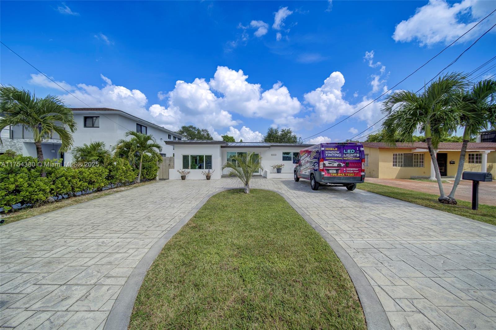 Rental Property at 6561 Sw 30th St, Miami, Broward County, Florida - Bedrooms: 3 
Bathrooms: 3  - $4,000 MO.