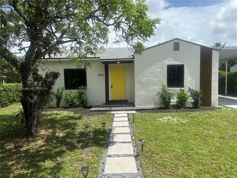 Single Family Residence in North Miami FL 915 121st St St.jpg