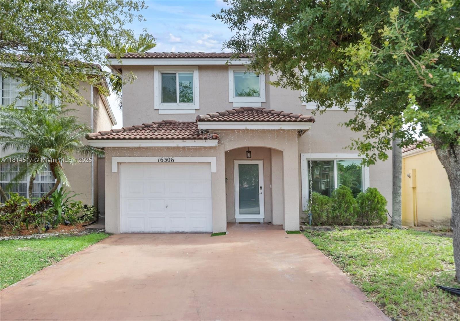 Rental Property at 16306 Sw 100th Ter, Miami, Broward County, Florida - Bedrooms: 3 
Bathrooms: 3  - $3,600 MO.
