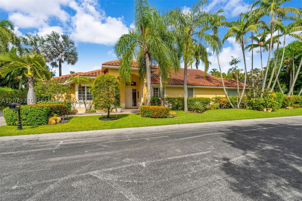 Photo of 1090 SW 156th Ave, Pembroke Pines, FL 33027 (MLS # A12073210)
