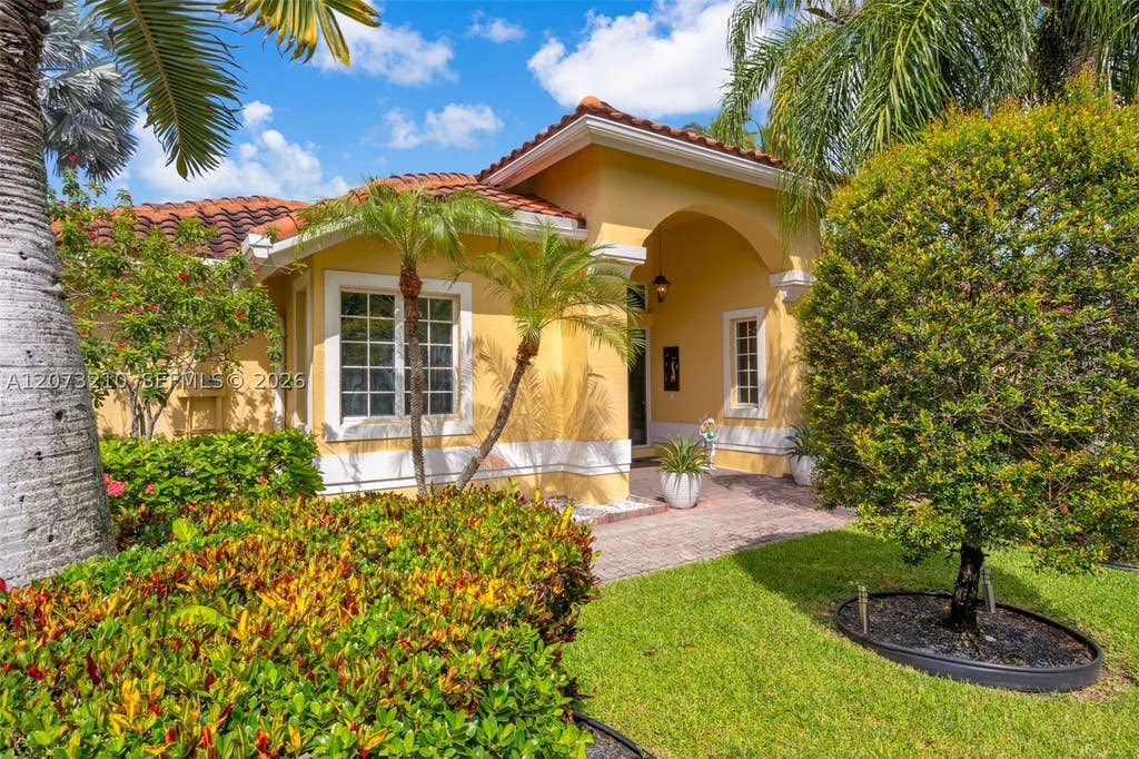 Photo of 1090 SW 156th Ave, Pembroke Pines, FL 33027 (MLS # A12073210)