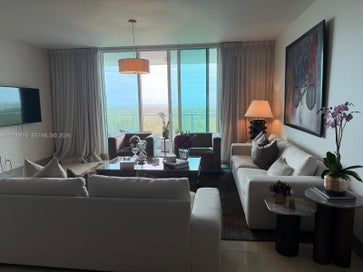 14951 Royal Oaks Ln 2001 Miami FL 33181