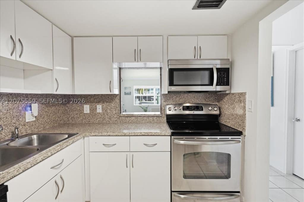 Photo of 3105 NE 28th St #1B, Fort Lauderdale, FL 33308 (MLS # A12075559)