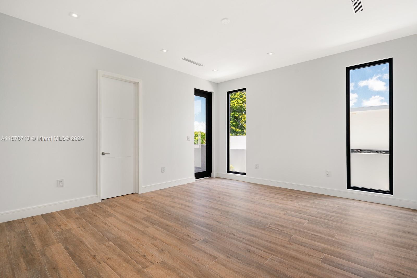 PALM TERRACE - Residential